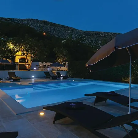 In - Four-bedroom With Private Pool فيلة Gornje Sitno