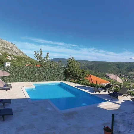 In - Four-bedroom With Private Pool Gornje Sitno