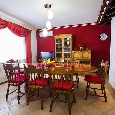 In - Four-bedroom With Private Pool فيلة *