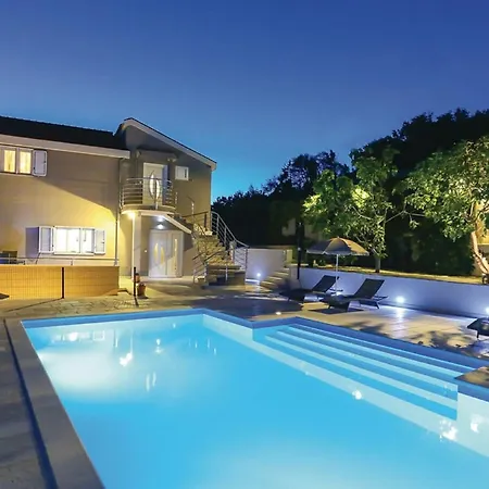 In - Four-bedroom With Private Pool *