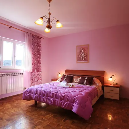 In - Four-bedroom With Private Pool Gornje Sitno