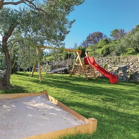 In - Four-bedroom With Private Pool فيلة Gornje Sitno